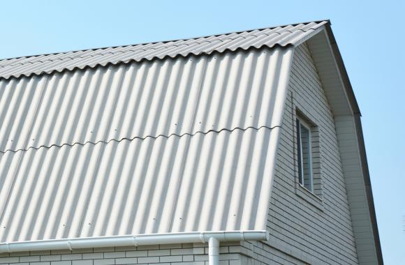 An image of a white house with a cool roof