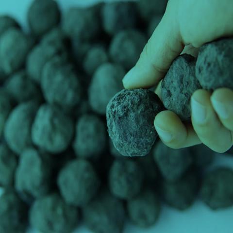 Handful of clinker cement ingredient
